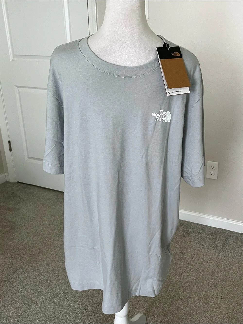 NWT The North Face Light Gray Short-Sleeve Graphic Logo Tee Size Large